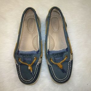 SHOES Sperry Top Sider, leather and fabric upper, tones of blue and tan
